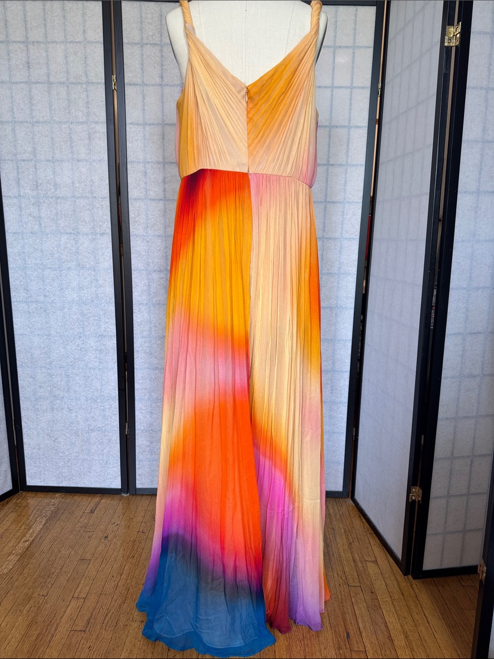 Halston. The most amazing dress. Never worn, been sitting in closet. Size 16 - Picture 2 of 4